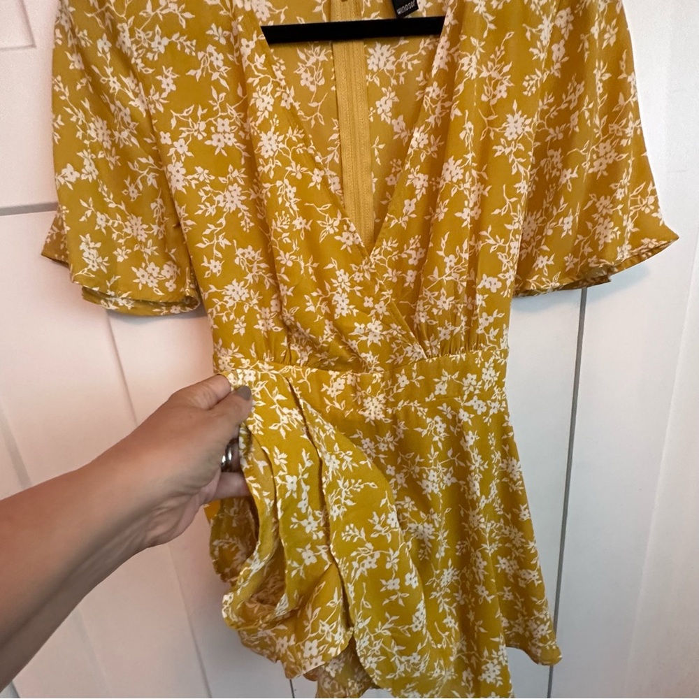 Windsor Mustard Floral Shorts Romper -medium - Picture 3 of 6